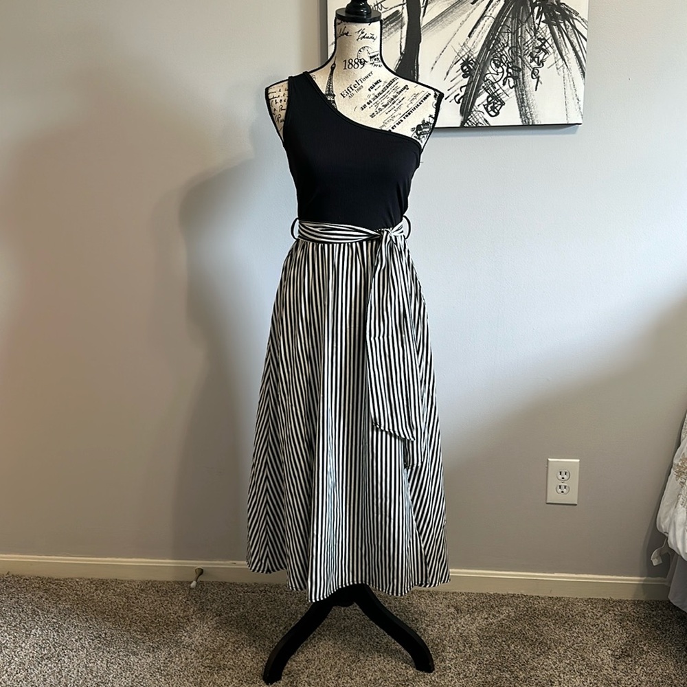 One shoulder dress
